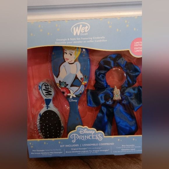 NIB Disney Wetbrush Cinderella Detangling Accessory Bundle - Picture 3 of 9